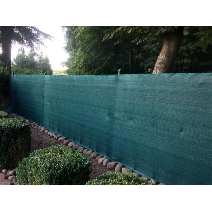 Siatka cieniująca 90% 1,2x50m. Gramatura 140g/m2. Zielono-czarna kolorystyka. Mata maskująca na ogrodzenie z UV. Linarem SiatkiSieci. 