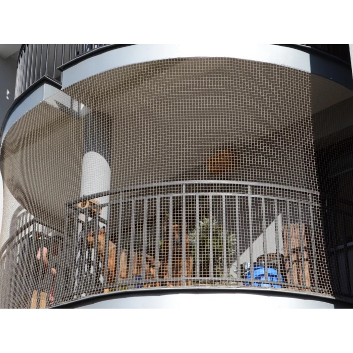 Siatka dla kota z drucikiem Premium Light na balkon "Bezpieczne koty". Oczka 30x30mm.