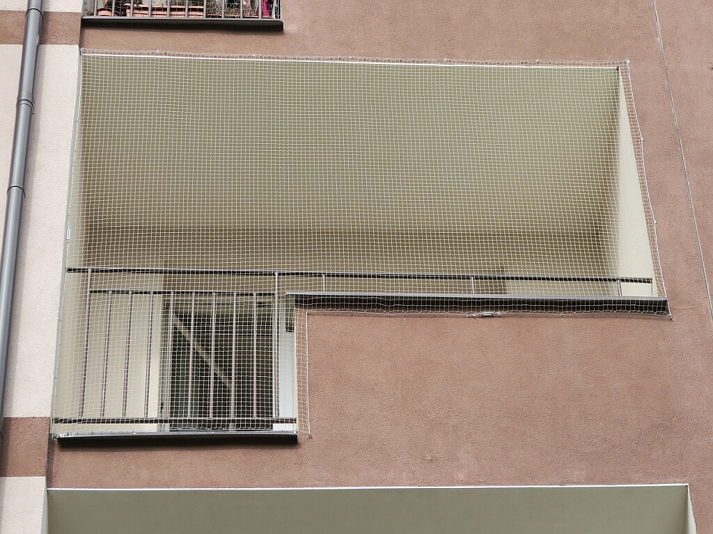 Siatka dla kota przeciw ptakom na balkon 28 mm. Zestaw montażowy 8m x 2m bez wiercenia.