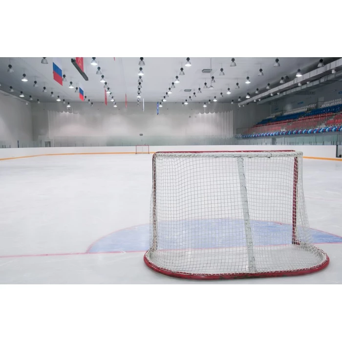 Siatka na bramkę do hokeja na lodzie o wymiarach: 1,93m x 1,22m, oczko 35mm, fi 4mm.
