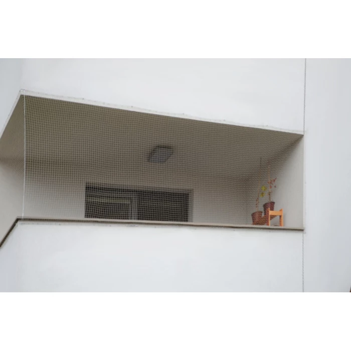 Siatka ochronna dla kota na balkon przeciw ptakom Oczka 28x28mm. Rolka 2m x 5m