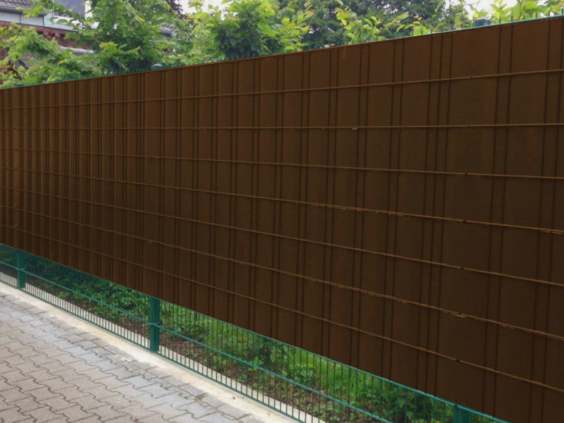 grafitowa i jasnoszara taśma na ogrodzenie panelowe