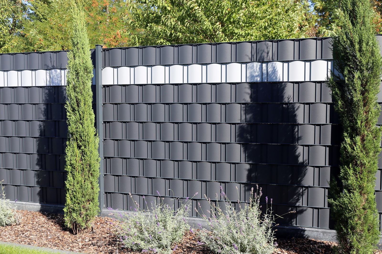 Taśma ogrodzeniowa grafit antracyt Linarem 19x35 na ogrodzenia na płot osłona paneli 
