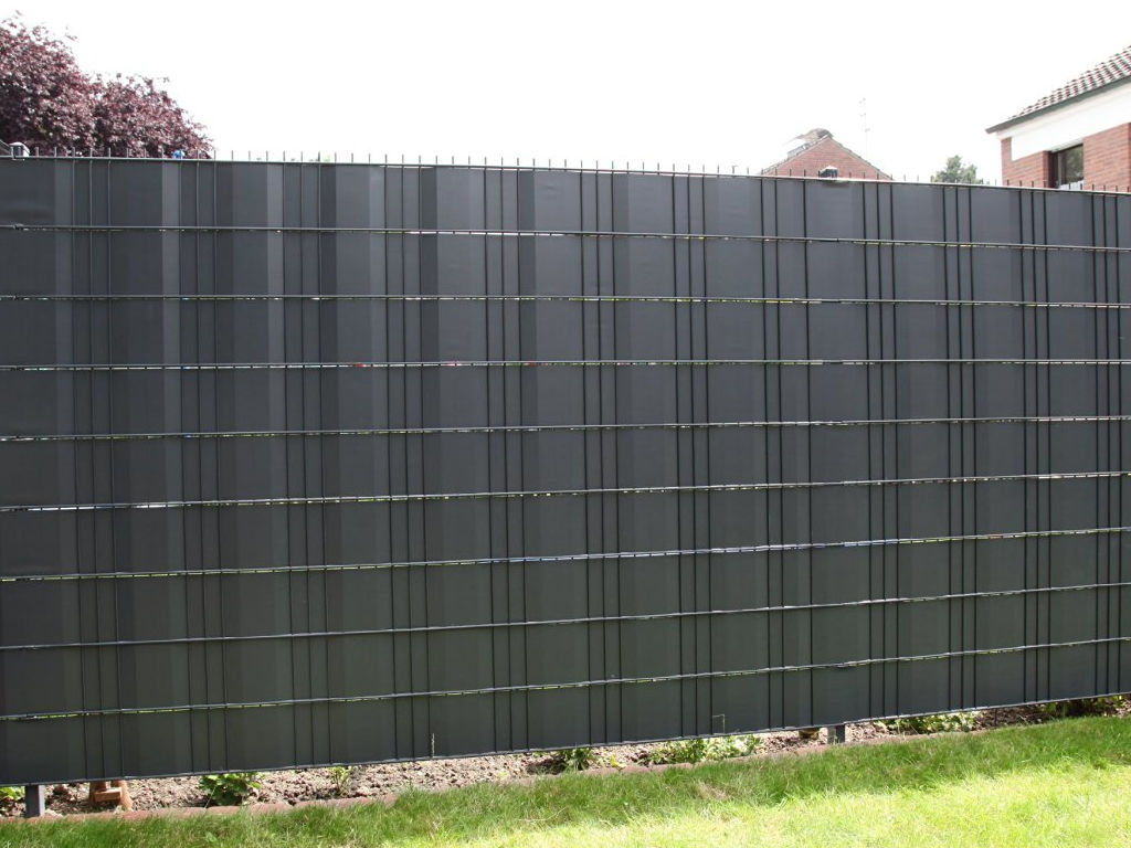 Taśma Osłona Ogrodzeniowa Do Paneli BRADAS Standard 450g/m2 Zielona 19cm dł. 35m 