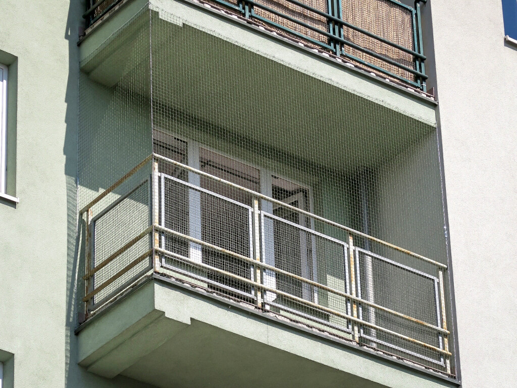 Siatka na balkon dla kota na ptaki z zestawem montażowym. Oczka 28x28mm Rozmiar 4x2m